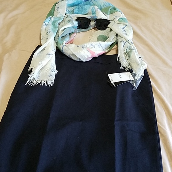 🌺!!HOST PICK!!🌺 CLASSIC NAVY PENCIL SKIRT - Picture 2 of 7